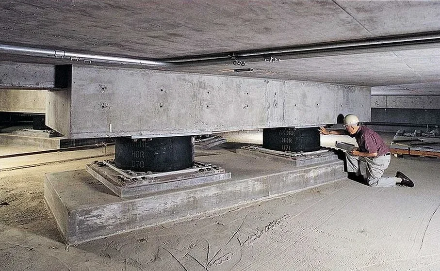 Diseño de Aislación Sísmica de Base en Alto Hospicio